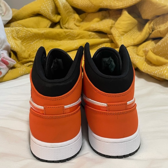 Jordan 1 Mid “Shattered Backboard” GS 6.5Y - Picture 5 of 10